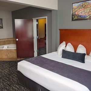 Two-Bedrooms King Suite